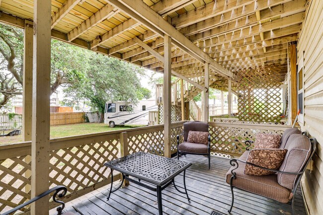 Building Photo - 9611 3rd View St