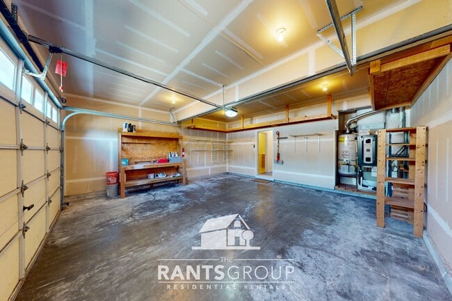 Building Photo - Spacious 3-Bedroom Home on a Corner Lot in Lacey!