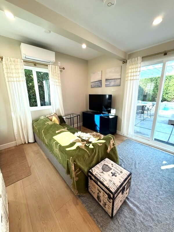 Building Photo - 8507 Croydon Ave