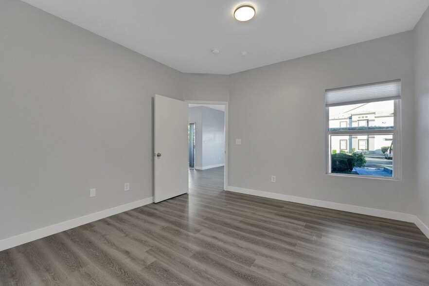 Building Photo - 7255 W Sunset Rd