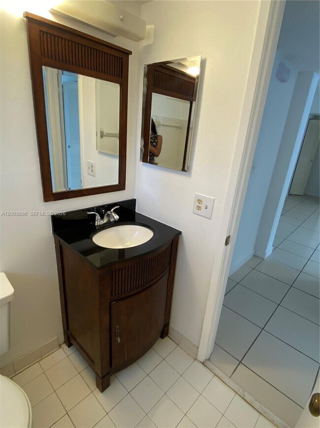 Building Photo - 514 Gardens Dr