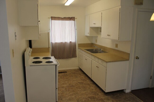 Primary Photo - 254-258 E 200 S