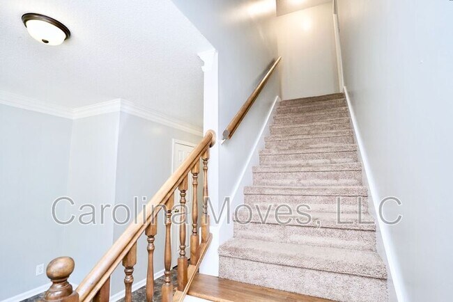 Building Photo - 212 Hardwood Rd