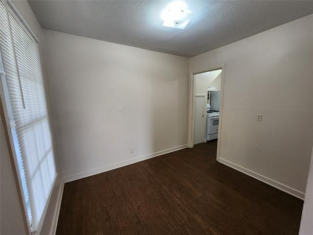 Building Photo - 3700 Meadowbrook Dr