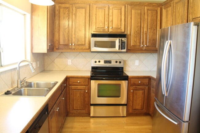 Building Photo - 191 Aster Dr