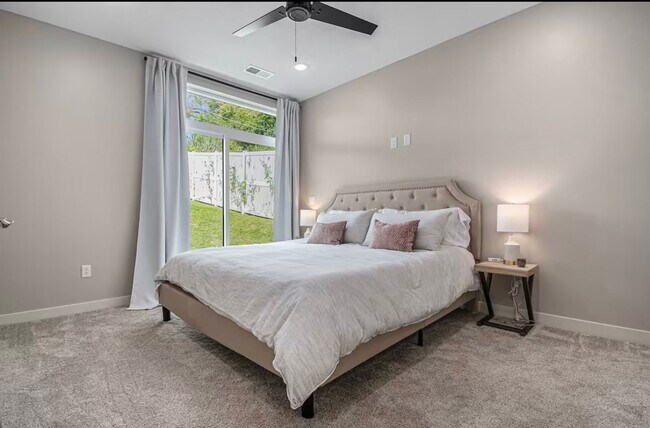 Building Photo - Fully Furnished 2 Master Suites | Luxe Tow...