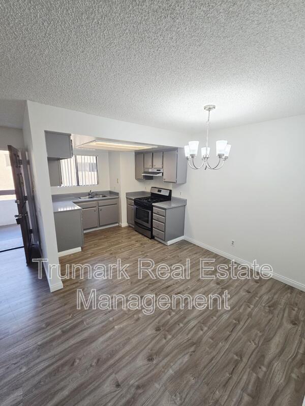 Building Photo - 553 E Orange Grove Ave