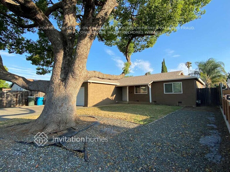 Building Photo - 1637 Amapola St