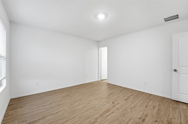 Building Photo - 213 Rustic Ridge Cir