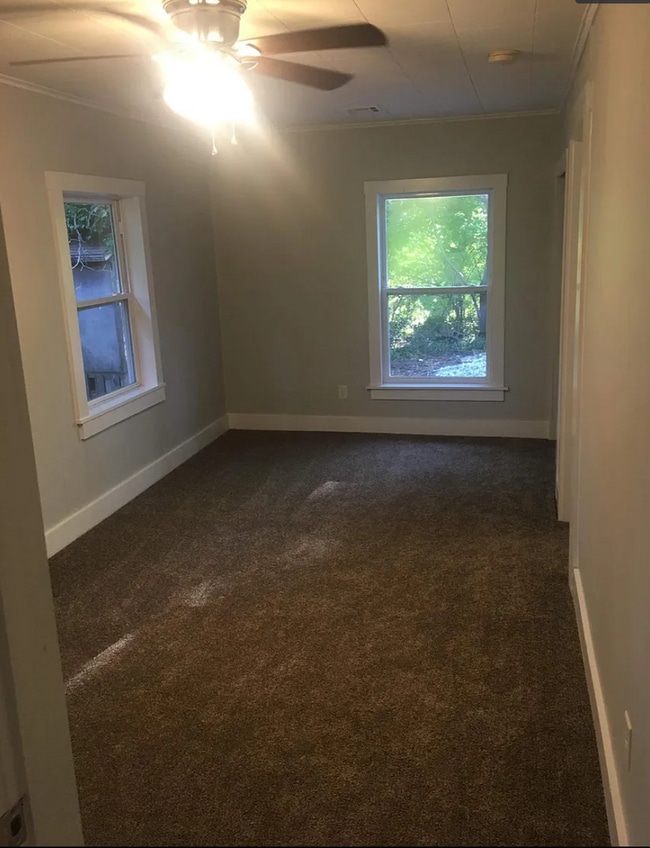 Building Photo - 2 Bed/1 Bath House