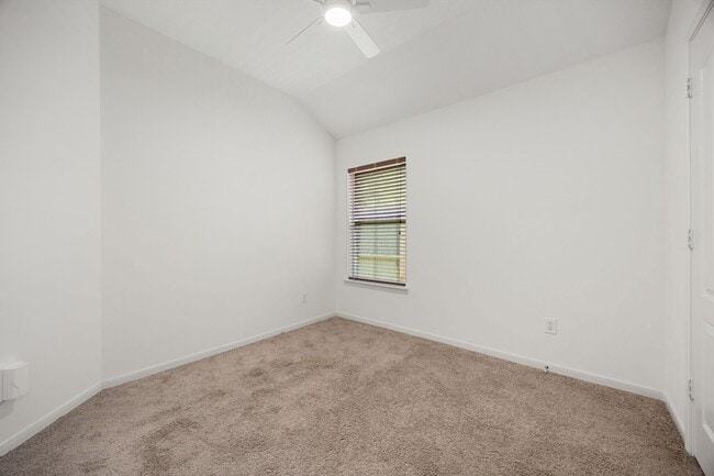 Building Photo - 25030 Emporia Point Ct
