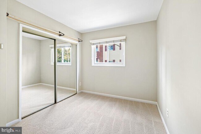 Building Photo - 53 Skyhill Rd