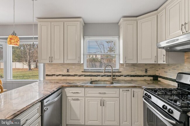 Building Photo - 12 Mershon Ln