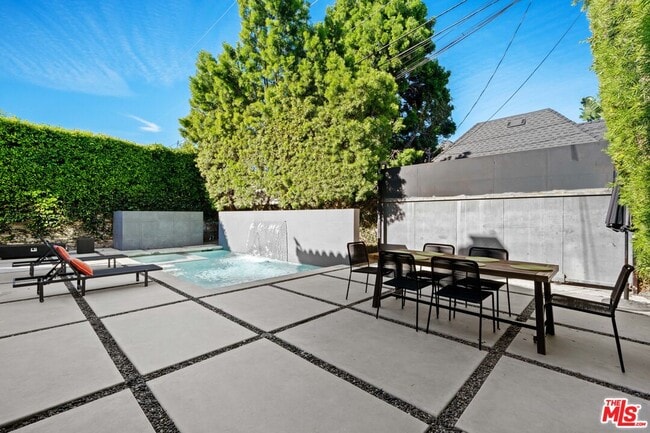 Building Photo - 201 S Bedford Dr