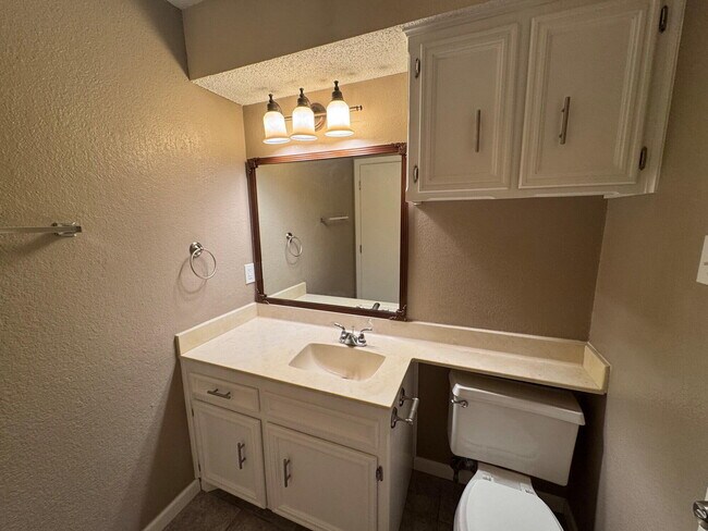 Building Photo - 121 Troy Ave