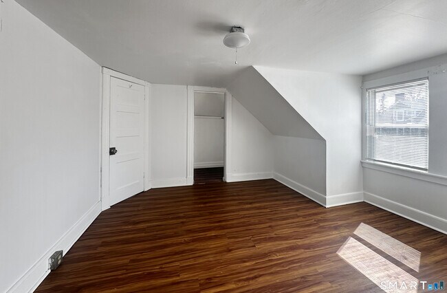 Building Photo - 394 High St