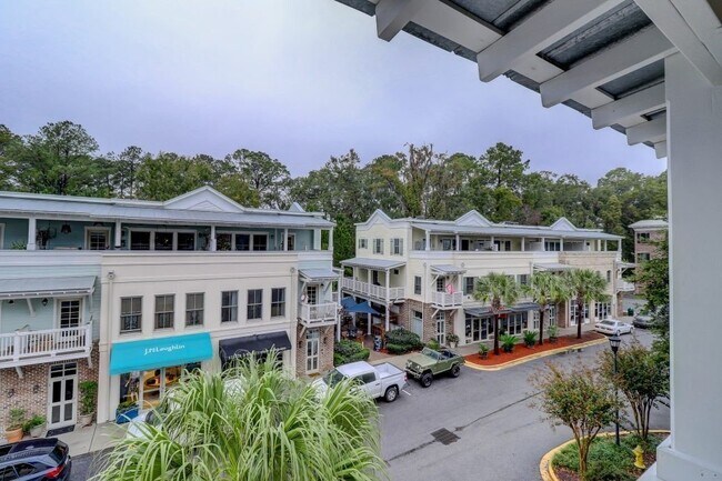 Building Photo - Downtown Living in The Heart of The Blufft...
