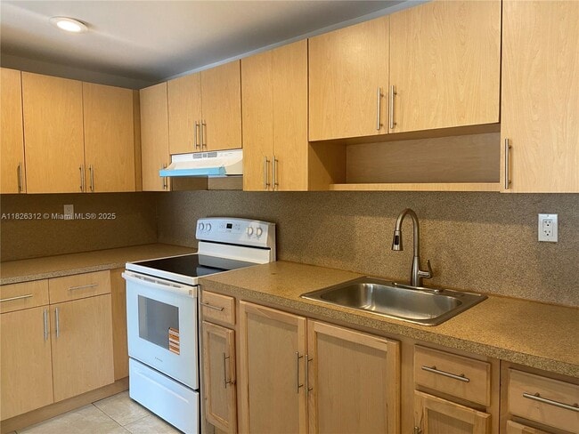 Building Photo - 13868 SW 90th Ave