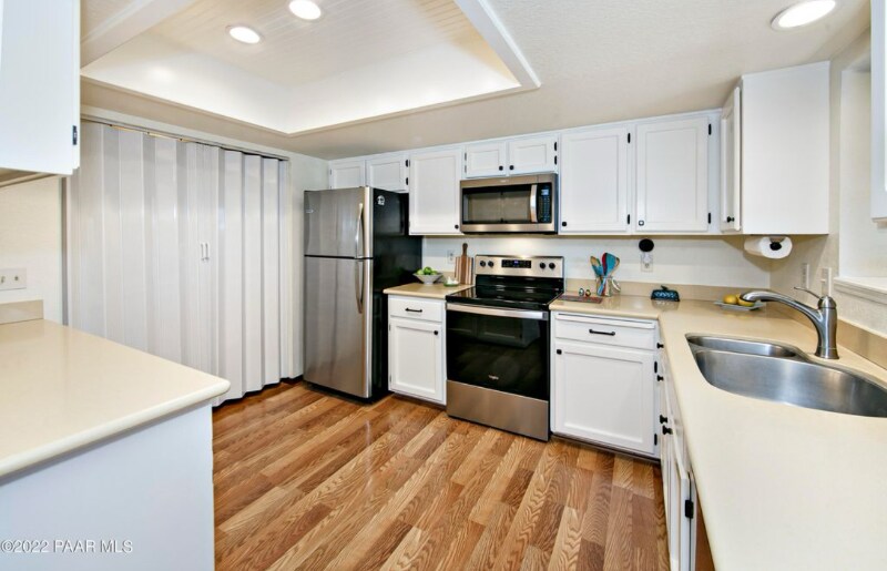 Building Photo - 725 Meadowlark Ln