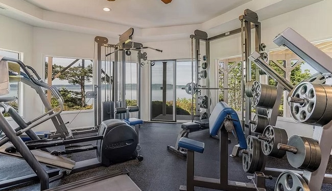 Building Photo - 3695 Sqft. Home with 180 degree Sound views!