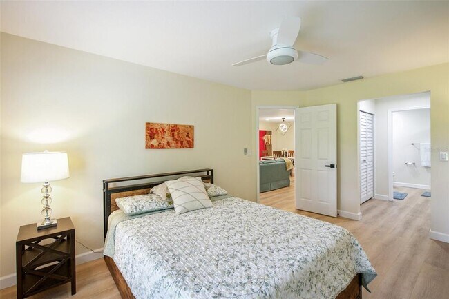 Building Photo - 5793 Avista Dr