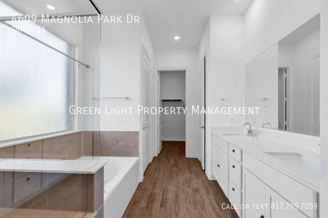 Building Photo - 4609 Magnolia Park Dr