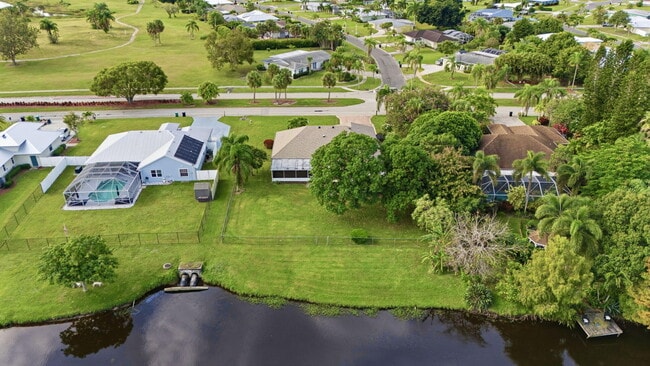 Building Photo - 1465 SE Westmoreland Blvd