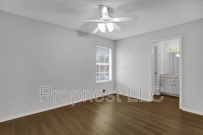 Building Photo - 840 Barrington Woods Cove