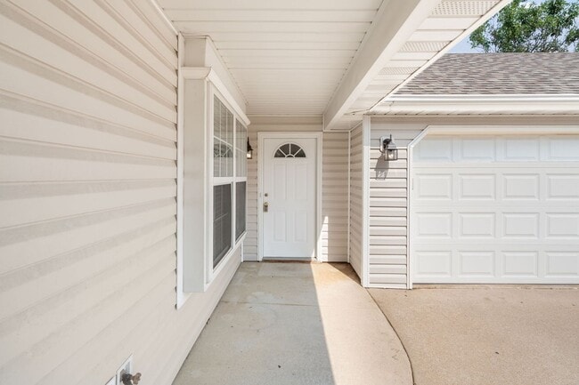 Building Photo - 1721-1723-1723 Juniper Dr