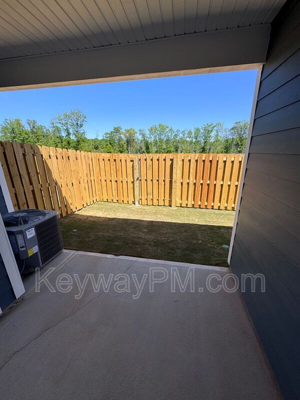 Building Photo - 2106 Denmark Ave SE