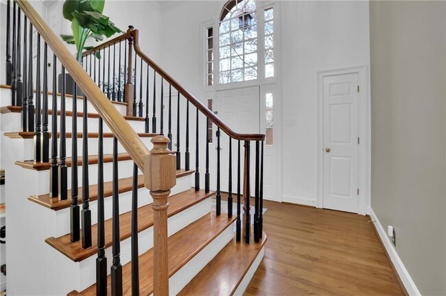 Building Photo - 7155 Roswell Rd