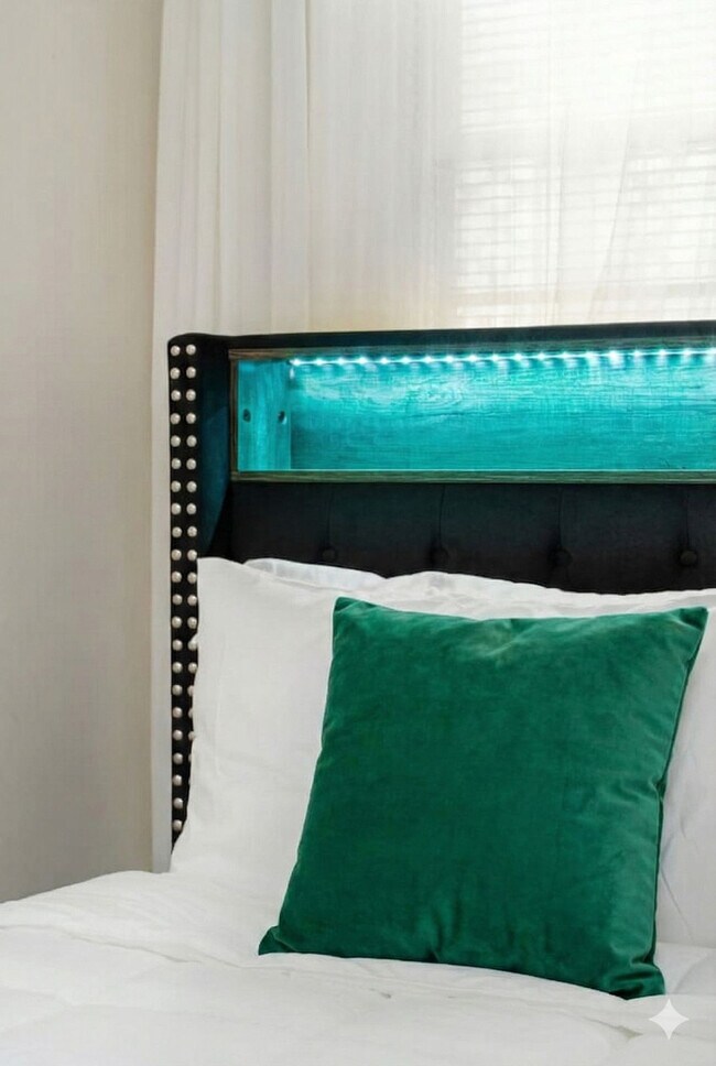 Building Photo - 2721 W Congress Pkwy