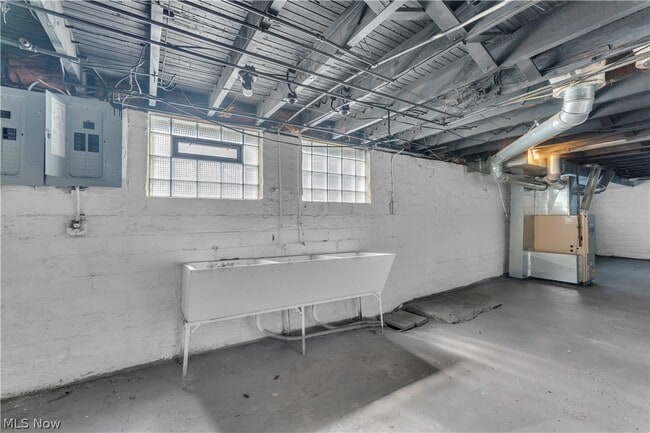 Building Photo - 12812 Parkhill Ave