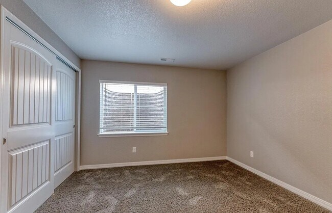 Building Photo - 495 Pasada Way