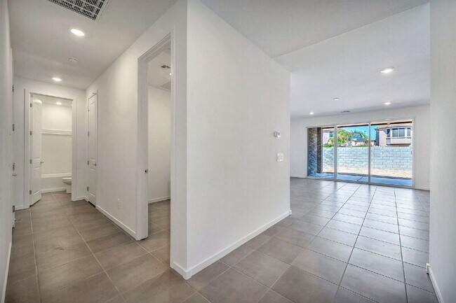 Building Photo - 3104 Bee Trl