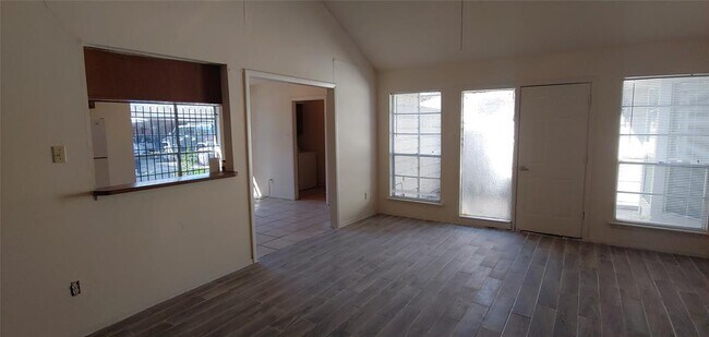 Building Photo - 10822 Lynbrook Dr