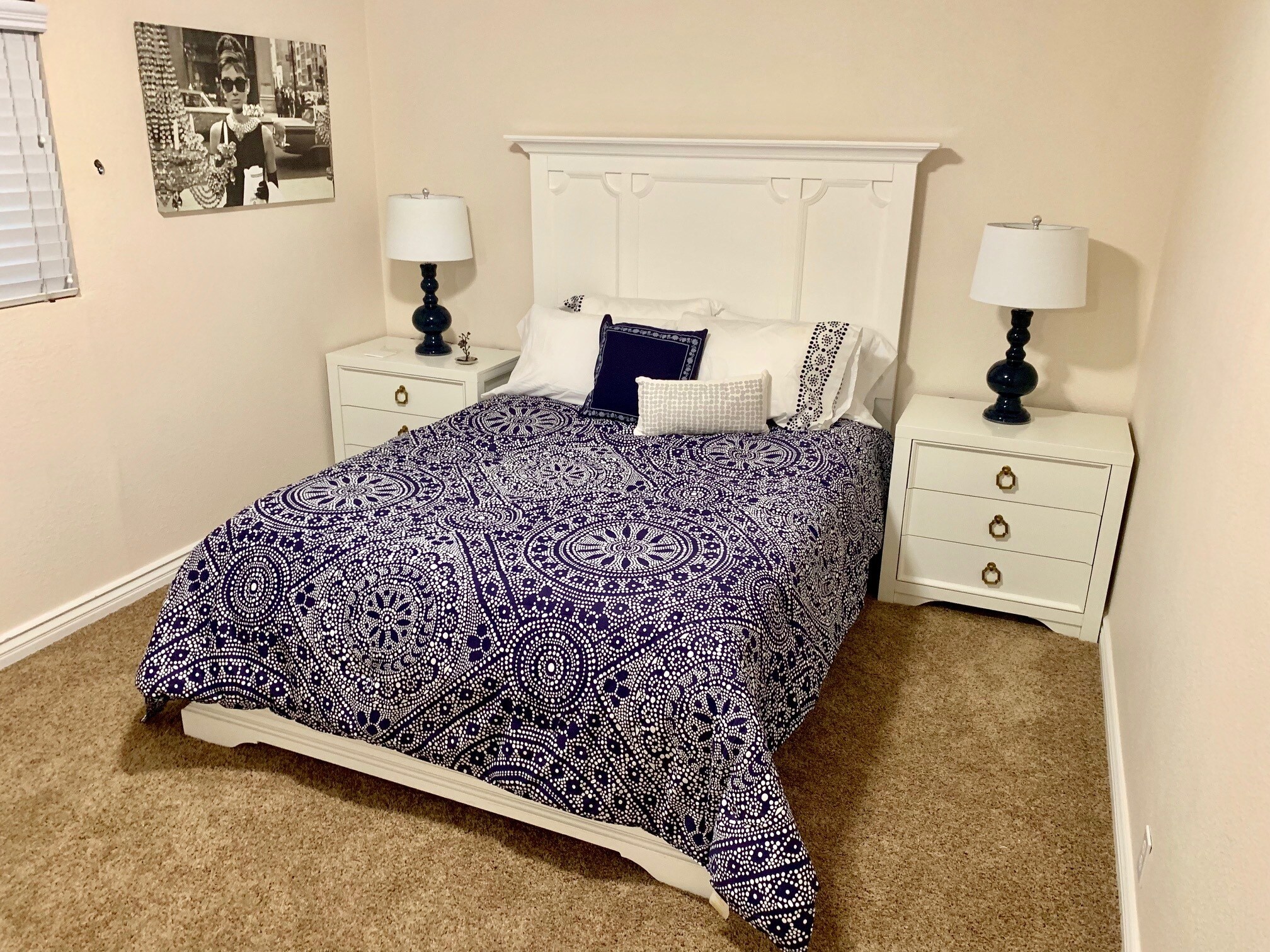 Building Photo - 565 S Royal Crest Cir