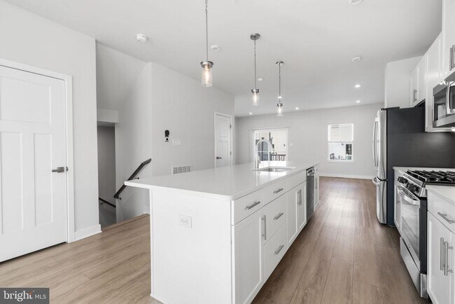 Building Photo - 30 Dolcie Ln