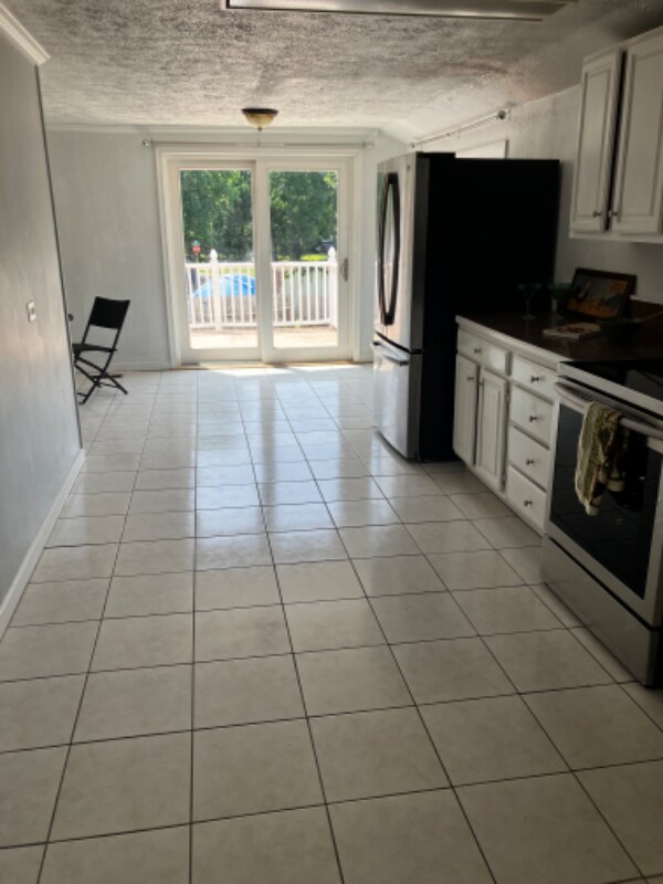 Building Photo - 3300 Meadow Ln