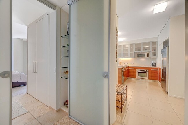 Building Photo - Veer Towers 2010E- Stunning Strip/City Views from this 1bd/1ba, Fully Furnished Residence