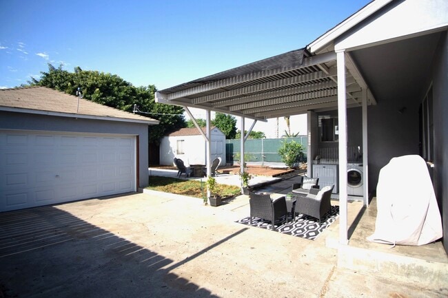 Building Photo - 1953 Rowan St