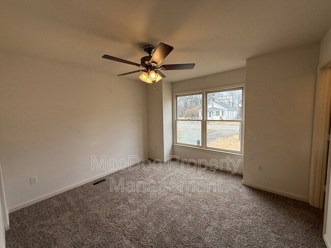 Building Photo - 227 Bend Farm Rd