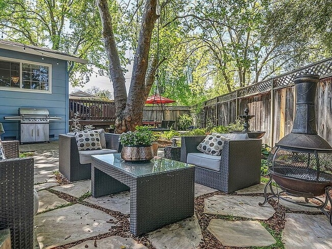 Building Photo - "Charming 4-Bedroom Retreat with 3 Full Baths in Pleasanton – 2,398 Sq Ft of Comfortable Living!"