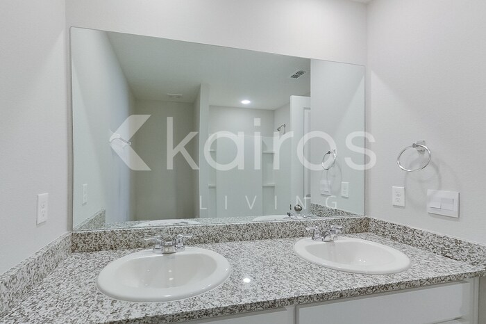 Building Photo - 8731 SW 44th Ct