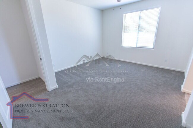 Building Photo - 827 W Nova Pl