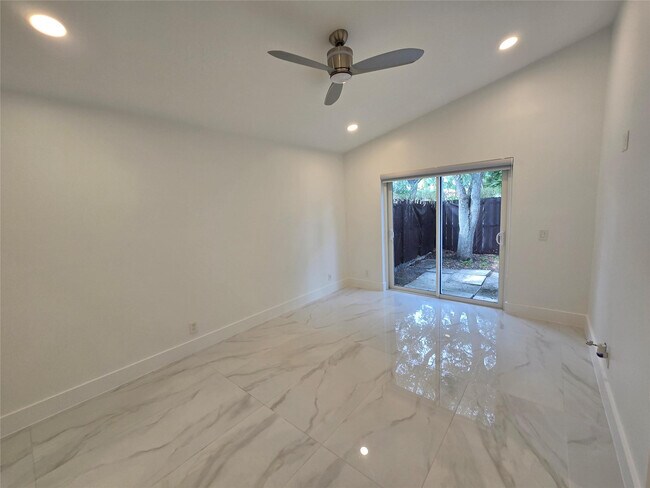 Building Photo - 1303 Seagrape Cir