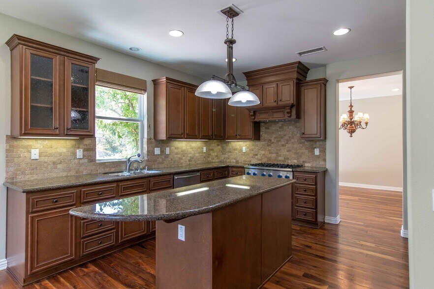 Building Photo - 4684 Luna Ct
