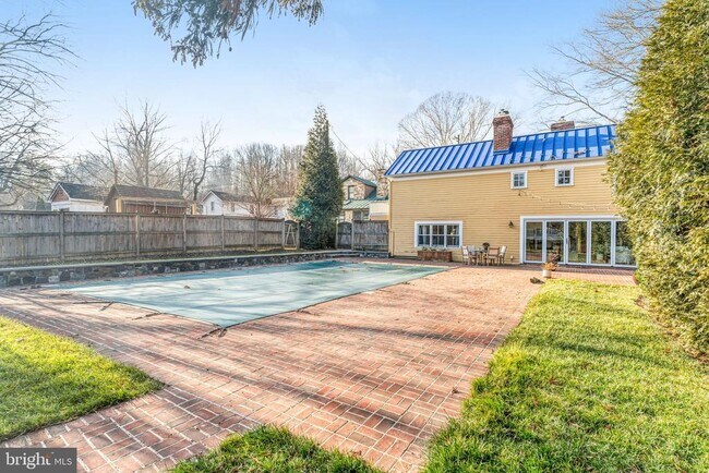 Building Photo - 7153 Main St