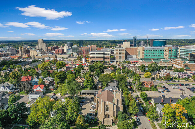 Walk to medical mile is just one block, right out your front door you have Spectrum Health's Butterw - 253 Prospect Ave NE