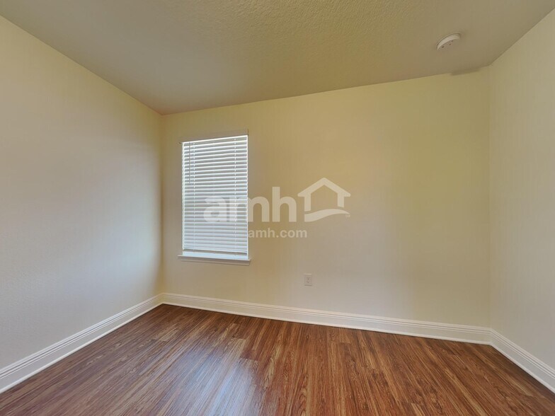 Building Photo - 20256 Calla Lily Dr